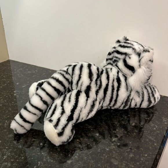 Siegfried & Roy Titan White Siberian Tiger by at the Mirage - Picture 6 of 9